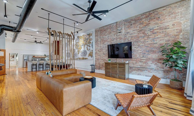 Wilmington Historic District Apartamento | Luxe 220, Unit 3 - Pool Table & City View Penthouse, Managed by BlueStar Real Es