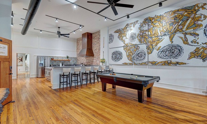 Wilmington Condominio | Luxe 220, Unit 6 - Adjoining Pool Table Penthouse Suites