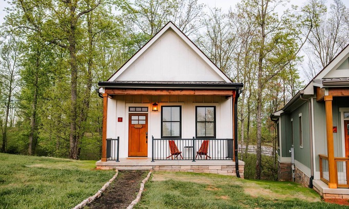 Jasper Cabina | Chic 2BR Cabin D by MHM Luxury Properties
