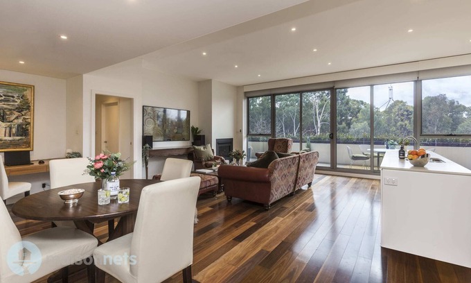 Forrest Apartamento | Luxe 2BR Penthouse Apt w Parking Near Parliament