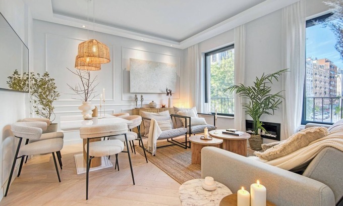 Ibiza Apartamento | Luxe 2BR Retiro Park | Salamanca families/ friends/ business trip/digital nomads