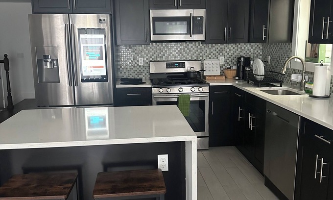 Union City Casa | Luxe 3bd2bth Apt 15min to NYC parking/wsh.dry/crib/TVs