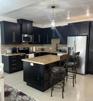 McAllen Apartamento | Luxe 3BR & 2BA Condo Near Airport & Shopping Mall