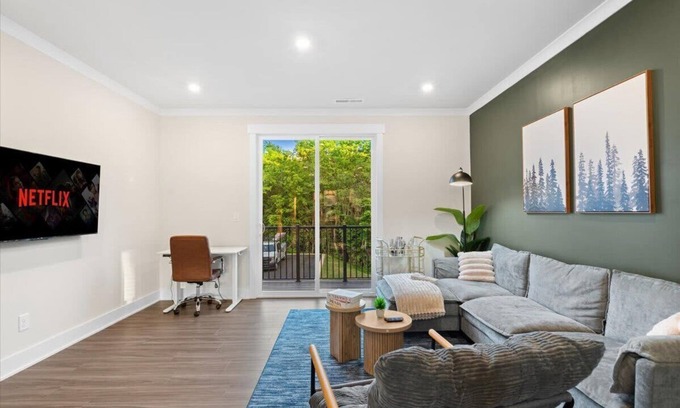 Charlotte Casa | Luxe 3BR King Townhouse w/Rooftop—in Uptown CLT!