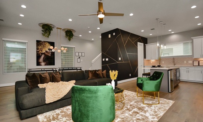 Northside Casa | ⭐️LUXE⭐️ - 3BR | Mins to DOWNTOWN| Sleeps 8