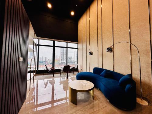 George Town Apartamento | Luxe 3BR Seaview Escape Sleeps 10 Prime Location A29