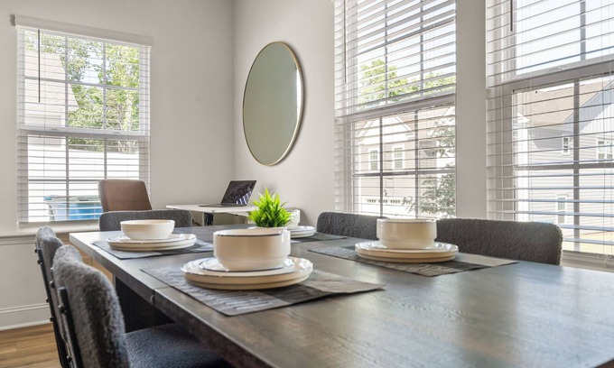 Charlotte Casa | Luxe 3BR Townhouse to Uptown Charlotte