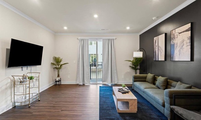 Charlotte Casa | Luxe 4BR King Townhouse w/Rooftop in Uptown CLT!