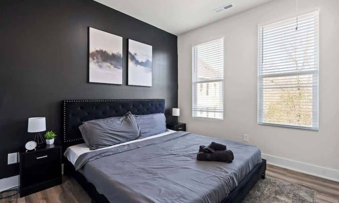 Charlotte Casa | Luxe 4BR King Townhouse w/Rooftop in Uptown CLT!