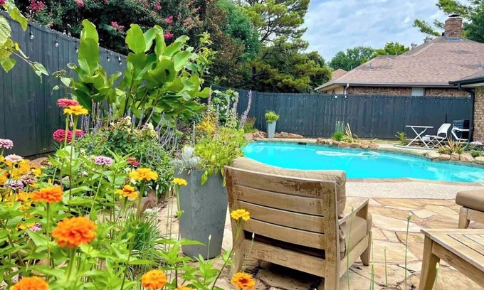 Grapevine Casa | Luxe 4BR w/Heated Pool + Hot Tub | Walk to Lake
