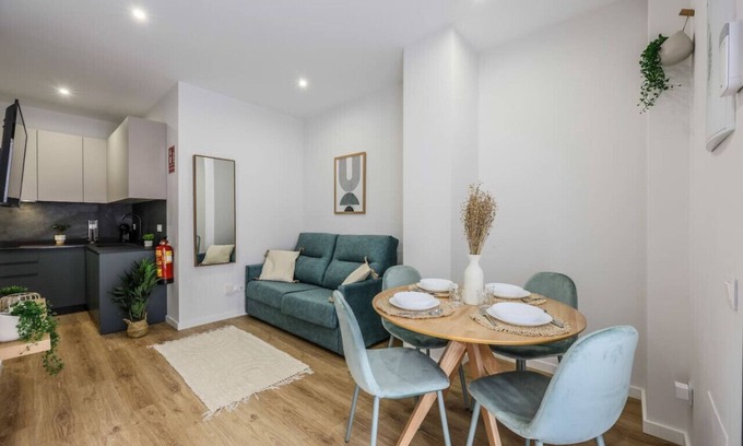 Las Acacias Apartamento | Luxe apartments Madrid Rio by RentitUP
