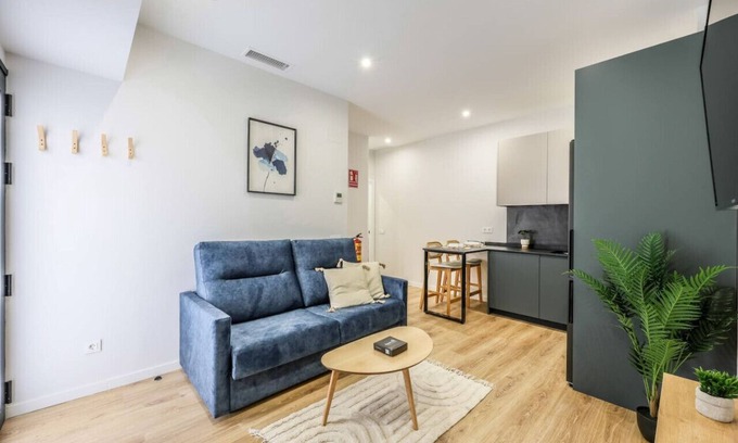 Las Acacias Apartamento | Luxe apartments Madrid Rio by RentitUP
