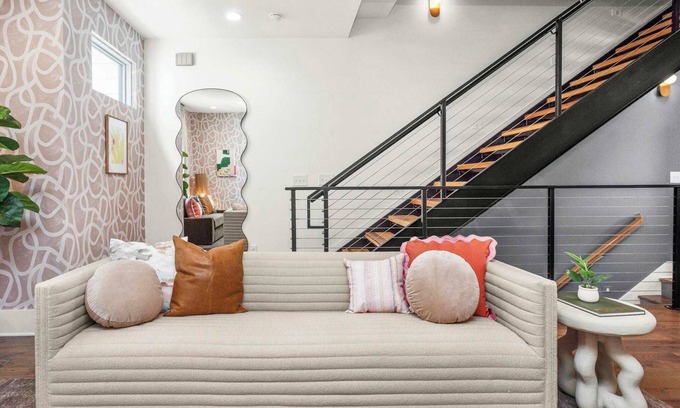 Eighth Avenue Casa | LUXE at 8th and Argyle Elite Nashville Vacation Spot!
