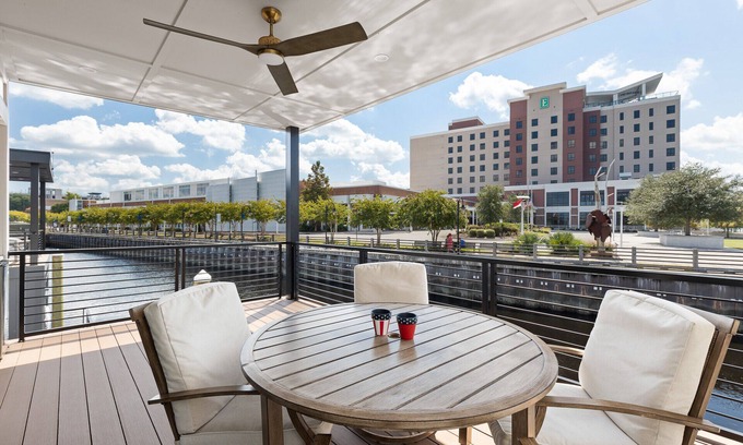 Downtown Wilmington Alquiler De Eote | Luxe at The Cove - Luxury Houseboat