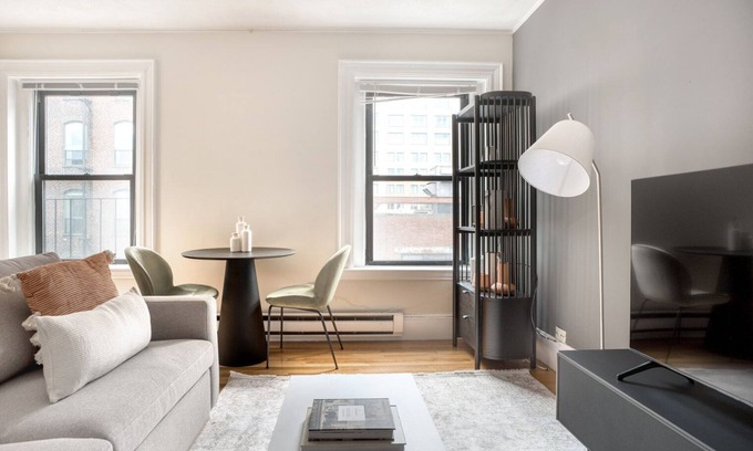 Back Bay Apartamento | Luxe Back Bay 1BR w/ W/D, near Green Line, by Blueground