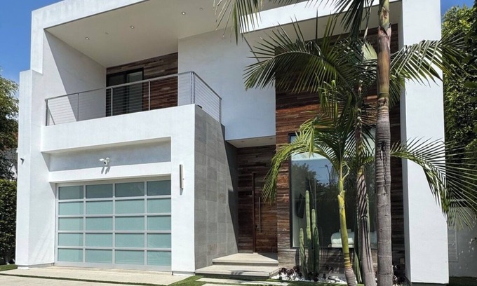 Beverly Grove Casa | Luxe Beverly Grove Villa Private Pool & Style