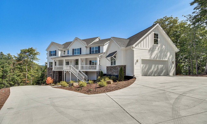 Black Mountain Casa | Luxe Black Mountain Manor on 15 Acres!