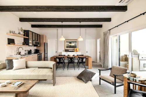 Joshua Tree Casa | Luxe Boulder Hideaway Mins to JTNP 2 Acres