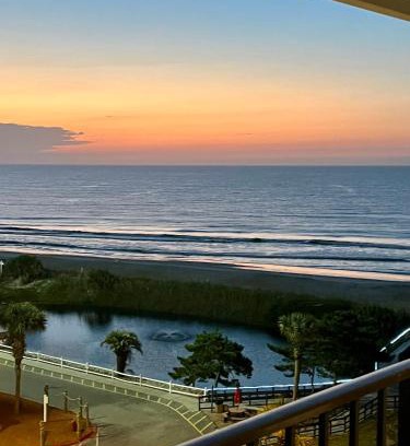 Myrtle Beach Apartamento | Luxe by the Sea - 5-Star Beachfront Escape