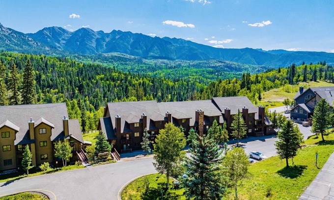 Purgatory Casa | Luxe Cascade 3 bedroom, 3 bath townhome. Sleeps 10. Just north of Purgatory.