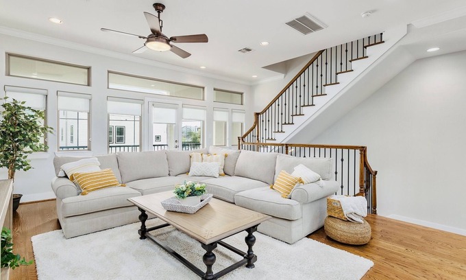 Central Business District Casa | Luxe centrally located Houston 3 story townhouse: Minute Maid/GRB/Med Center/NRG