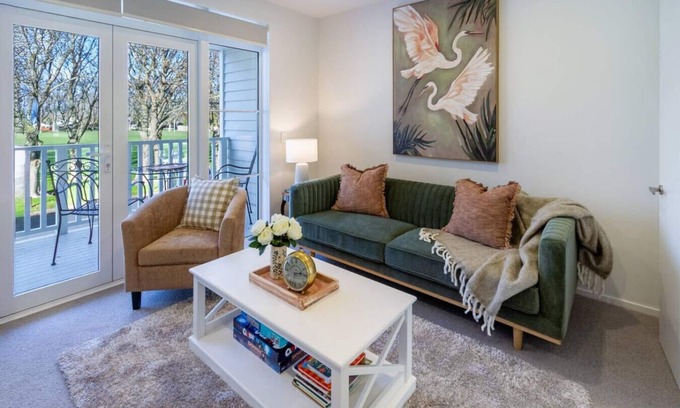 Christchurch Casa | Luxe City Stay Sleeps 7 with Free Car Park