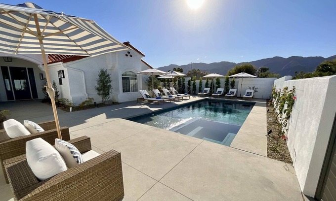Desert Club Estates Casa | Luxe Designer Home, Pool/ Spa, Pool Table, eBikes, EV Charger, min 30 night stay