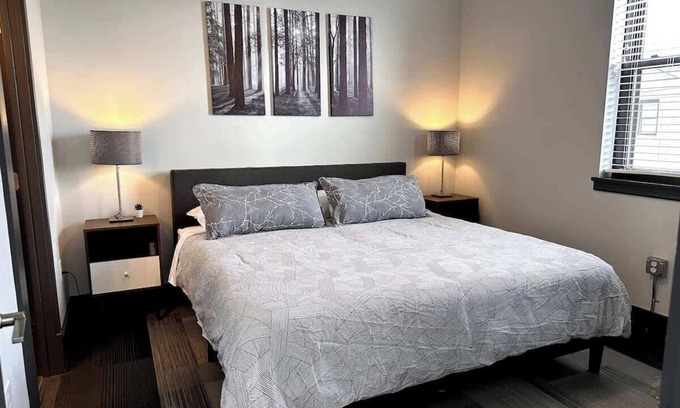 Roanoke Apartamento | Downtown Luxe Loft: King Bed, Artsy & Brewery Walk