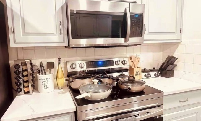 Castlewood Casa | Luxe Escape In DTC: HotTub, FirePit, 5 Min->Denver
