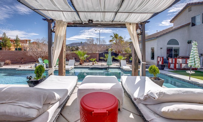 Green Valley Casa | Luxe Henderson Retreat w/ Pool - 13 Mi to Strip!