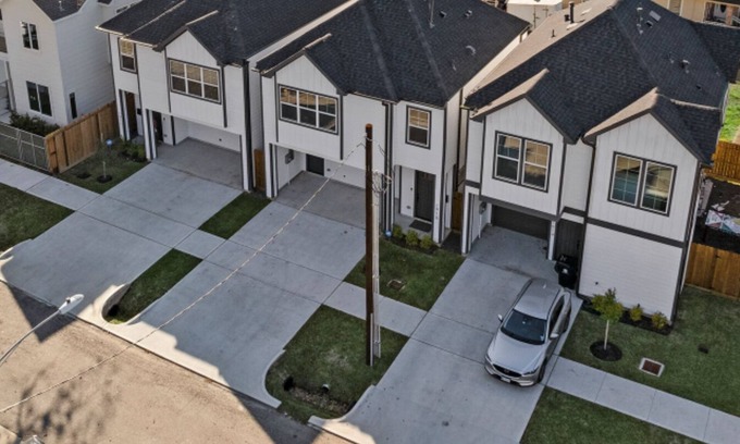 Northside Casa | Luxe Home - Modern Retreat, 1 Exit from Downtown