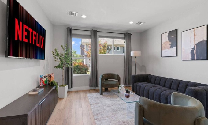 University Hills and Windsor Park Casa | Luxe Home! Sleeps 12+! Great for ACl, F1, + More!