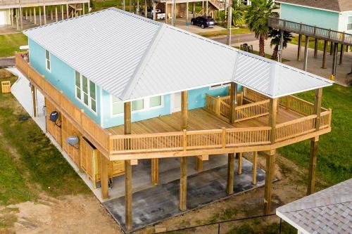 Crystal Beach Casa | Luxe Home with Deck in Crystal Beach!