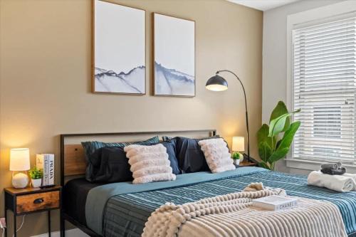 Charlotte Apartamento | Luxe King 3BR in Waverly Charlotte