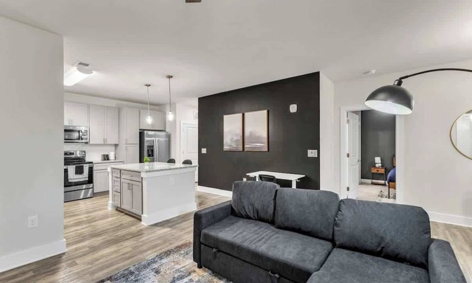 Hayes Apartamento | Luxe King 3BR Suite Mins to Downtown Durham!