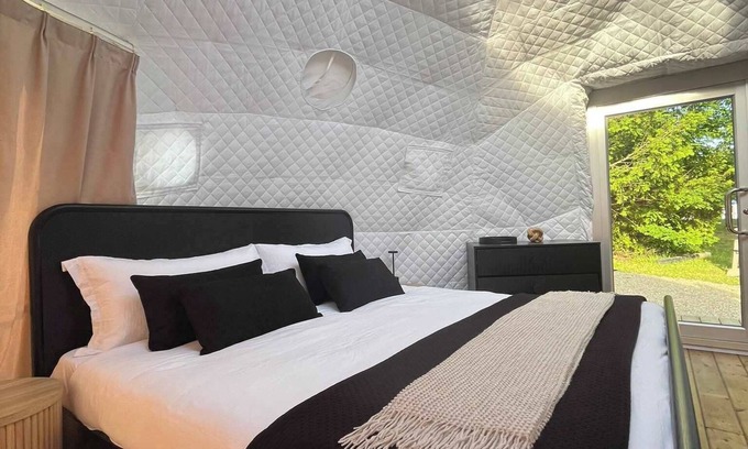 Miller Lake Casa | Luxe King GeoDome Tobermory Glamping West