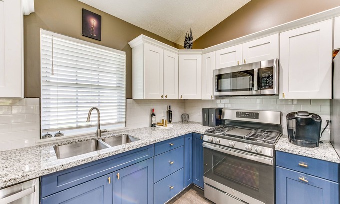 Prien Casa | Luxe Lake Charles Escape w/ Home Theater!