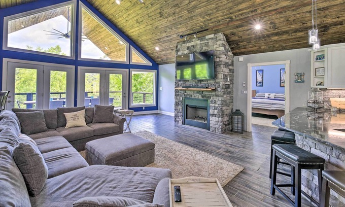 Tazewell Casa | Luxe Lake Norris Home w/ Private Dock & Grill