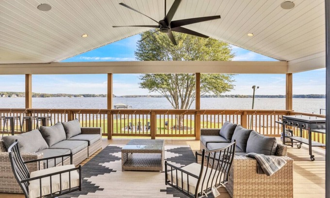 Lake Norman of Catawba Casa | Luxe Lakefront Private Getaway on Lake Norman!