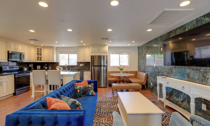 Las Vegas Casa | Luxe Las Vegas Casita w/ Patio ~ 6 Mi to Strip!