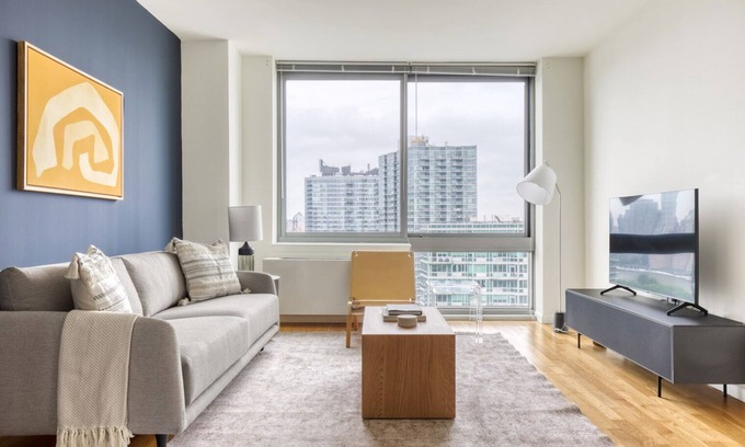 Hunters Point Apartamento | Luxe LIC 1BR w/ W/D, Elevator & Doorman, near East River, by Blueground