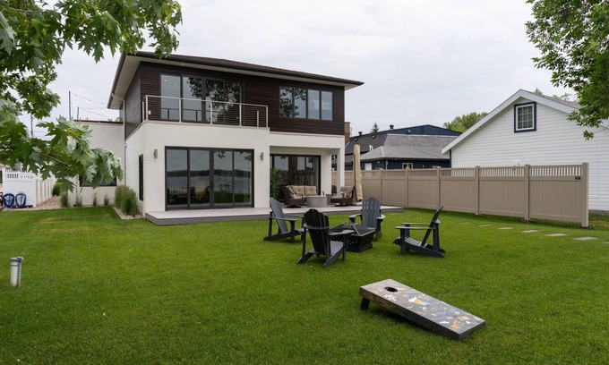 Shoreham Casa | Luxe Life on Lake Sallie 4 Bedroom