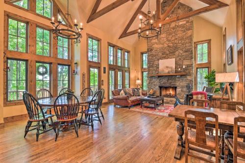 Waynesville Casa | Luxe Lodge Near Smoky Mountains Views and Hot Tub!