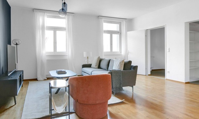 Matzleinsdorf Apartamento | Luxe Margareten 2BR w/ Elevator near Matzleinsdorferplatz, by Blueground
