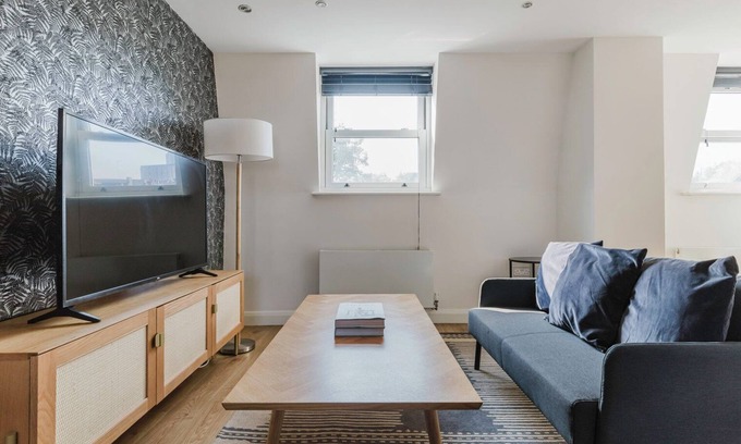 Bryanston and Dorset Square Apartamento | Luxe Marylebone 2BR, Modern Furniture & Decor, by Blueground
