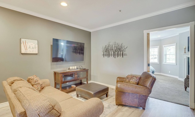 Midway Condominio | Luxe Midway Condo w/ Golf Course & Mountain Views!