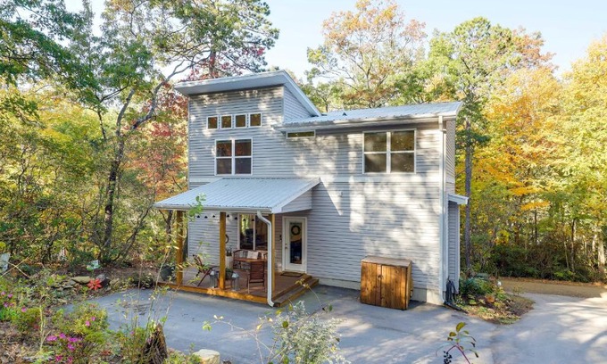Ridgecrest Casa | Luxe Mountain Home Near Ridgecrest and Asheville!