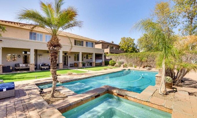 North Gateway Casa | Luxe Mtn-View Mansion with Hot Tub in Phoenix!