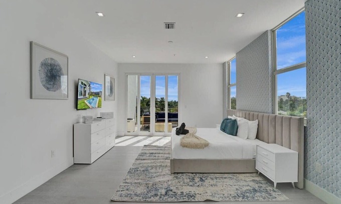 Lake Ridge Casa | Luxe NEW Modern Home with Pool - N