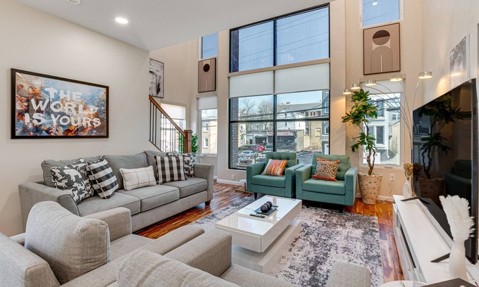 Newark Casa | Luxe Newark Retreat w/ Rooftop Deck: Pets Welcome!